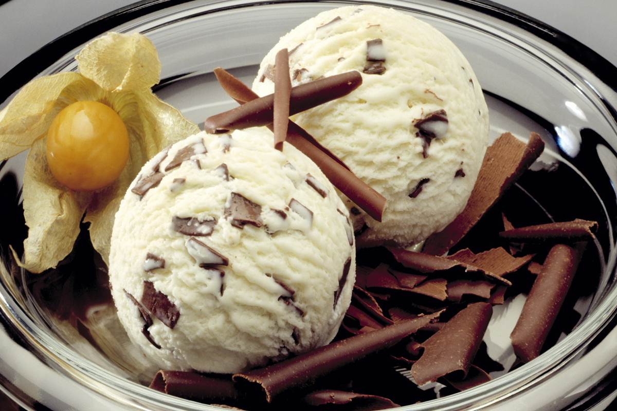 ice cream stracciatella with physalis